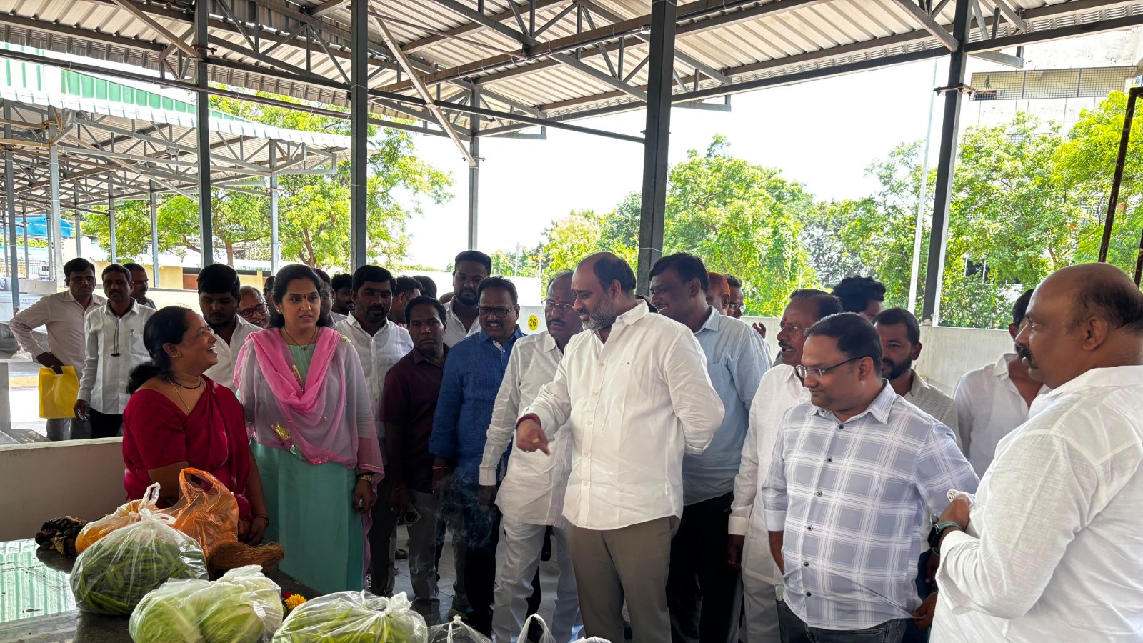 మోడల్ రైతు బజార్ షాపుల ప్రారంభం