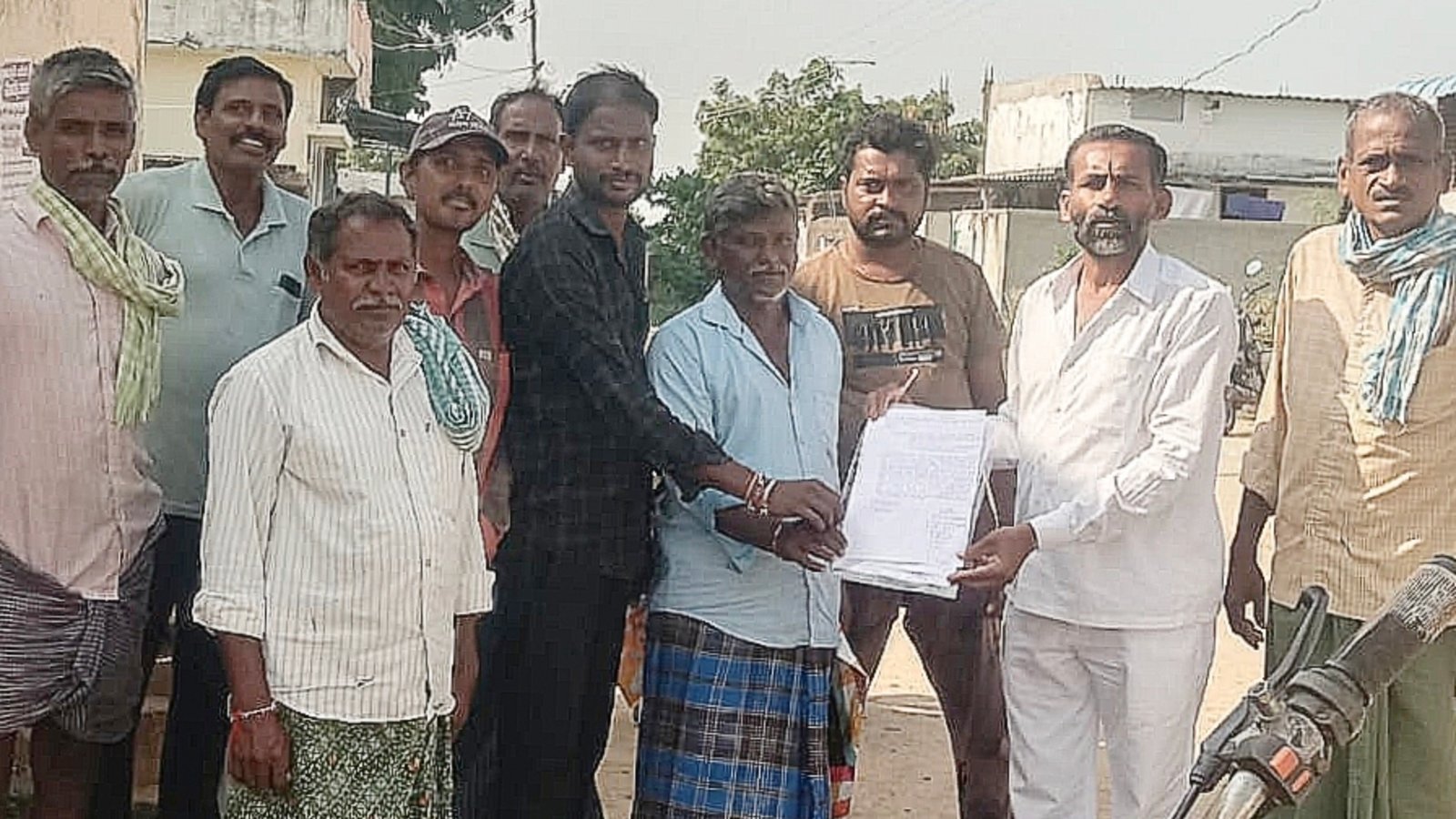 నూతన సబ్ స్టే షన్ ఓపెన్ చేయాలి.. హుస్సేన్ నాయక్ కు కిసాన్ మోర్చా వినతి