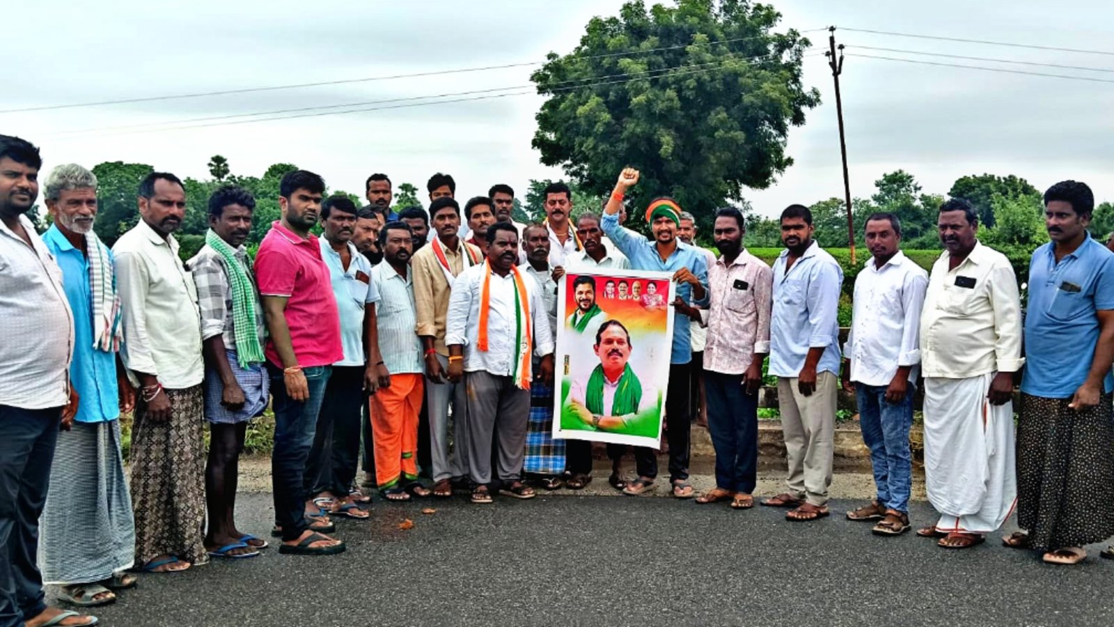 కట్టు కాలువ నీటి ప్రవాహానికి రైతుల పూజలు.. ఎమ్మెల్యే మురళీనాయక్ కు రుణపడి ఉంటాం.. నెల్ల