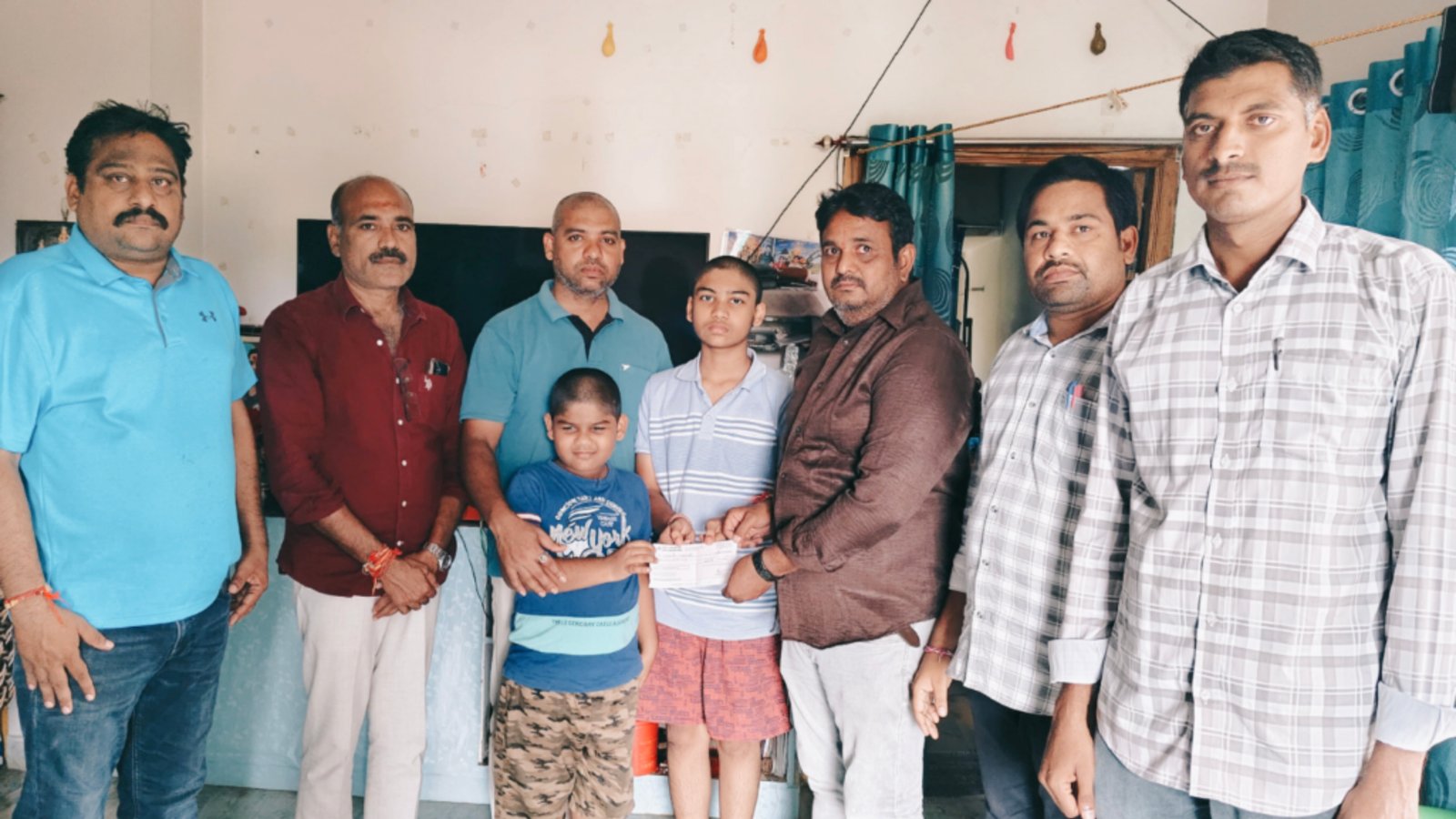 శ్రీరత కుటుంబానికి పిఆర్టియు చెక్కు అందజేత భారత్ సమాచార్ మహబూబాబాద్ జిల్లా: స్కూల్ అసిస్టెంట్ శ్రీలత
