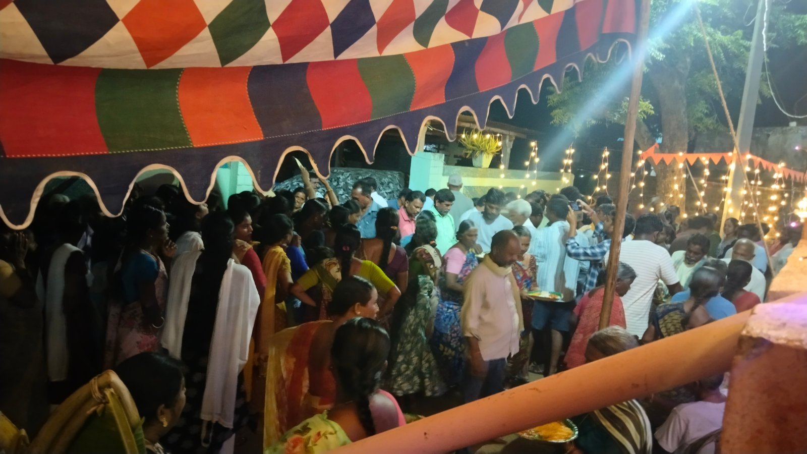 చిన్ననాగారంలో ఘనంగా మహాన్న ప్రసాద వితరణ..
