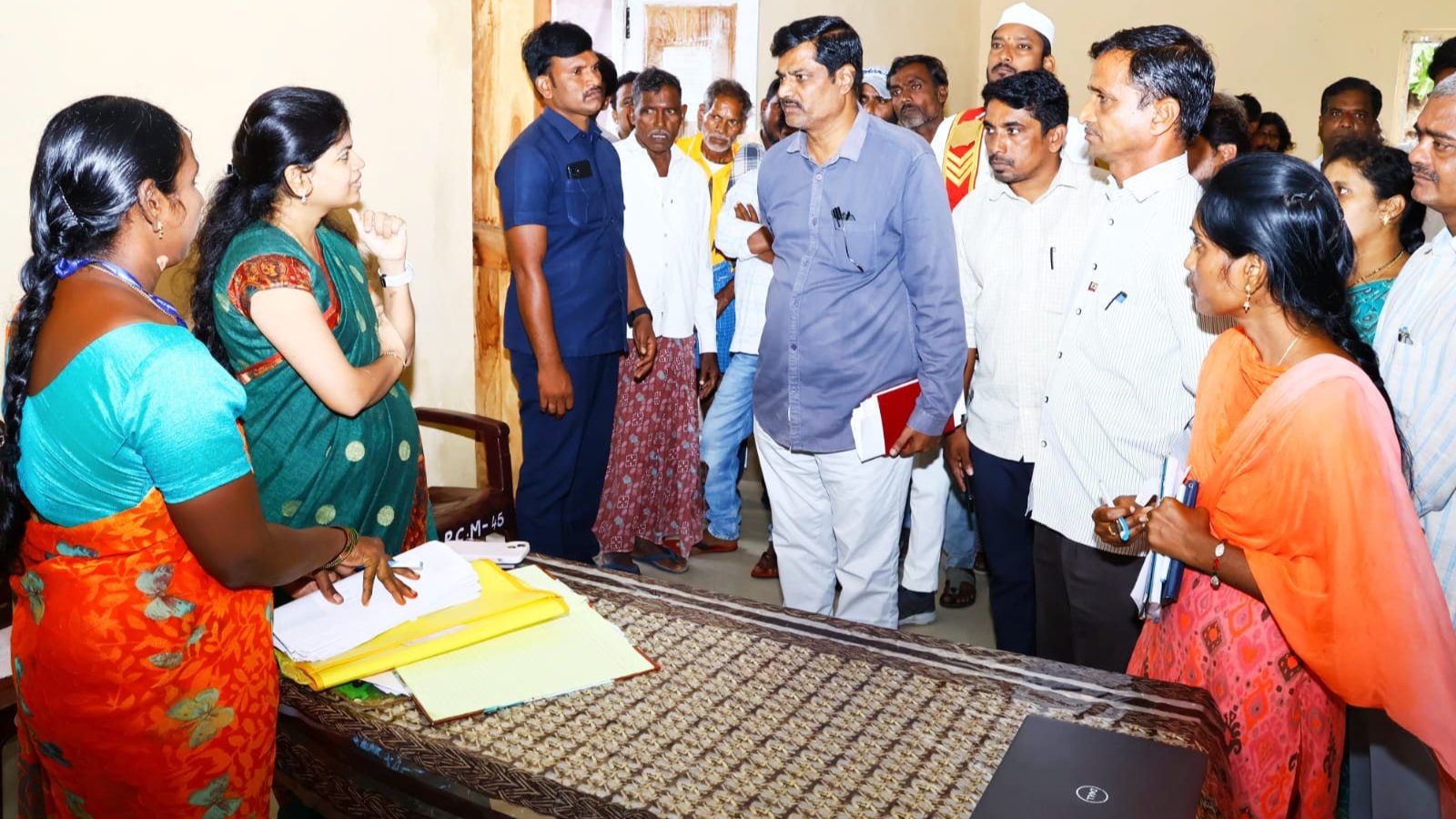 చిన్నముప్పారంలో సర్ ప్రక్రియ కలెక్టర్ విజిట్ స్పందించని ఓటర్లను చైతన్య పరచాలి