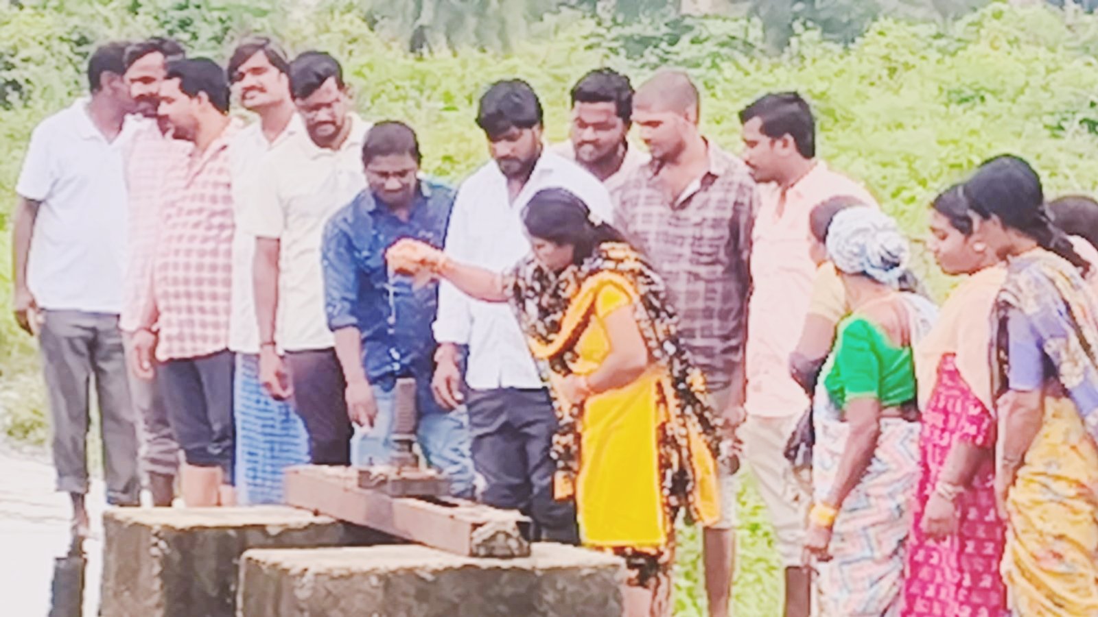 చెరువు నిండింది.."రావిరాల"మురిసింది.  పూజలు చేసిన సర్పంచి కళ్యాణి యాకాంతం