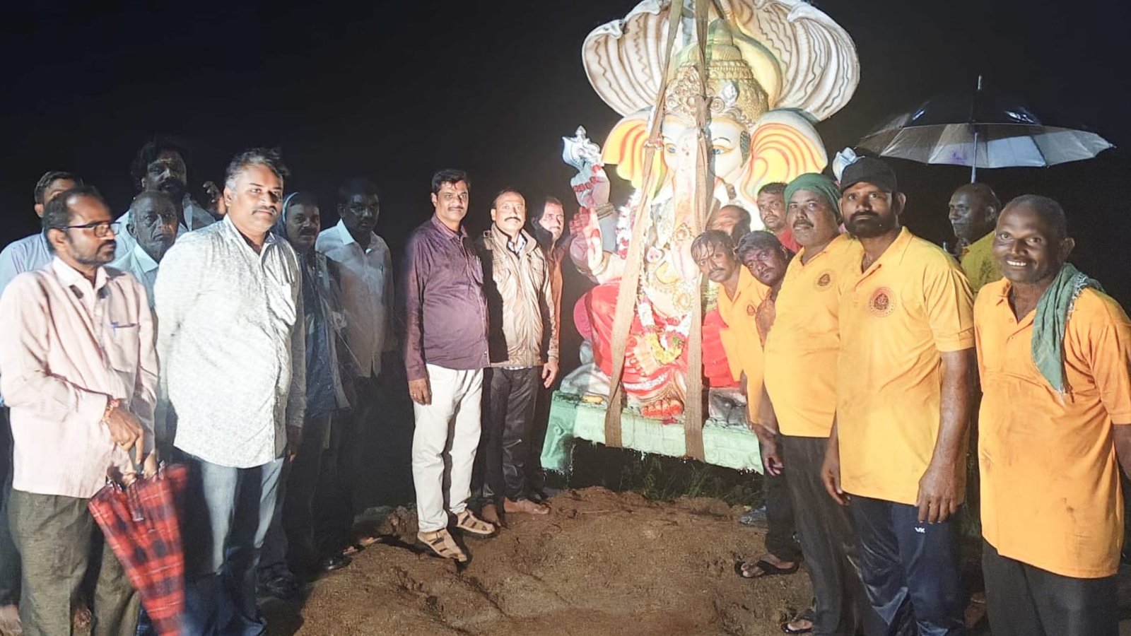 గణపతి నిమజ్జనోత్సవాలను పర్యవేక్షించిన అధికారులు