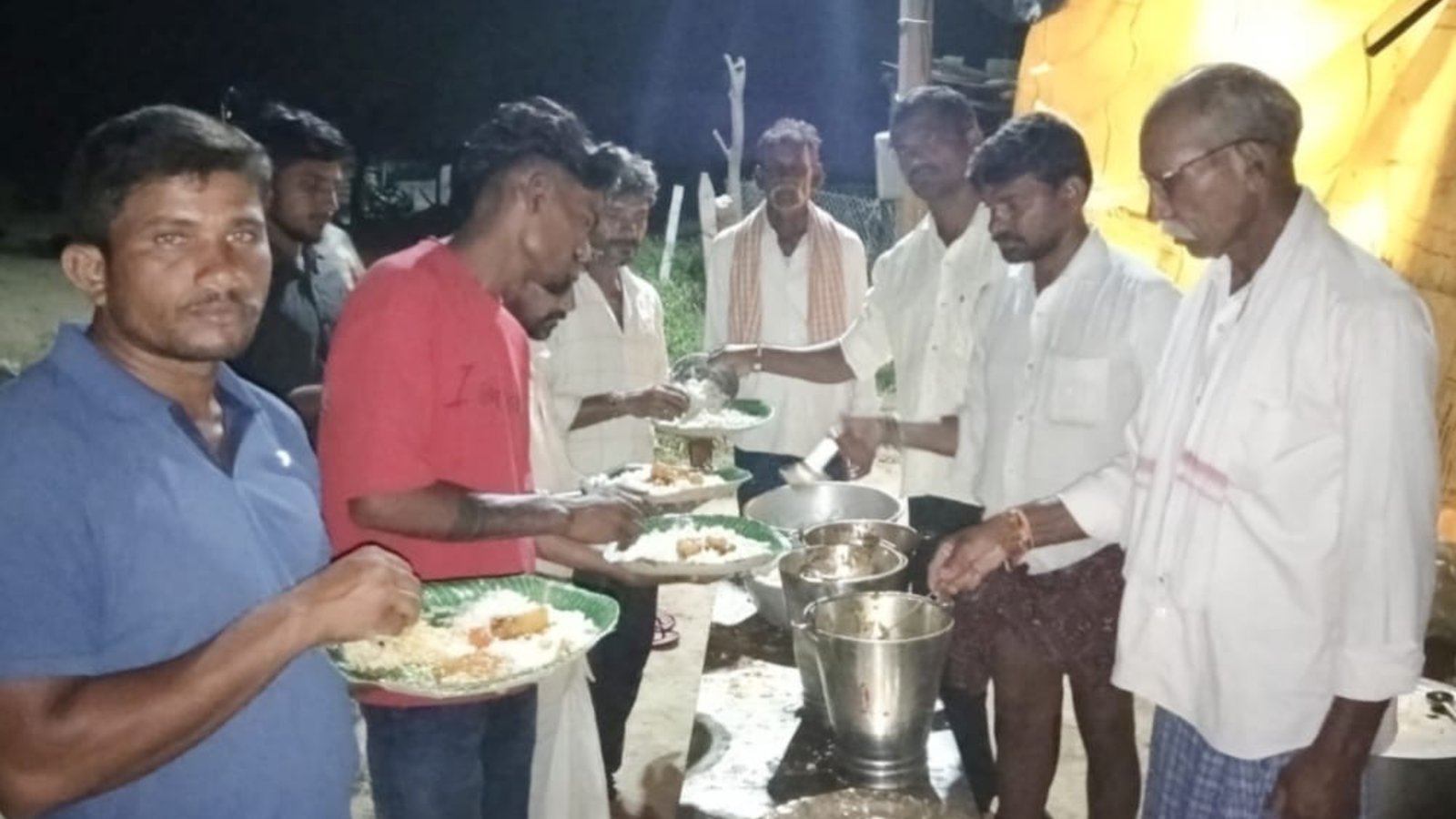 మర్రికుంట తండా గణపతి వద్ద మహాన్న ప్రసాద వితరణ