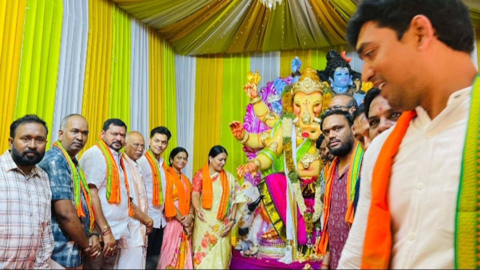 మహబూబాబాద్లో మహా అన్నదానం.. పాల్గొన్న మాజీ ఎంపీ కవిత