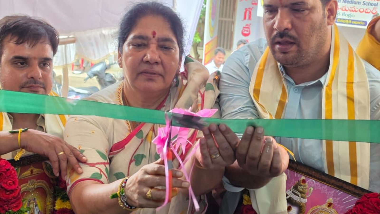 ఎస్‌ఆర్ హాస్పిటల్‌ను ప్రారంభించిన సత్యవతి రాథోడ్
