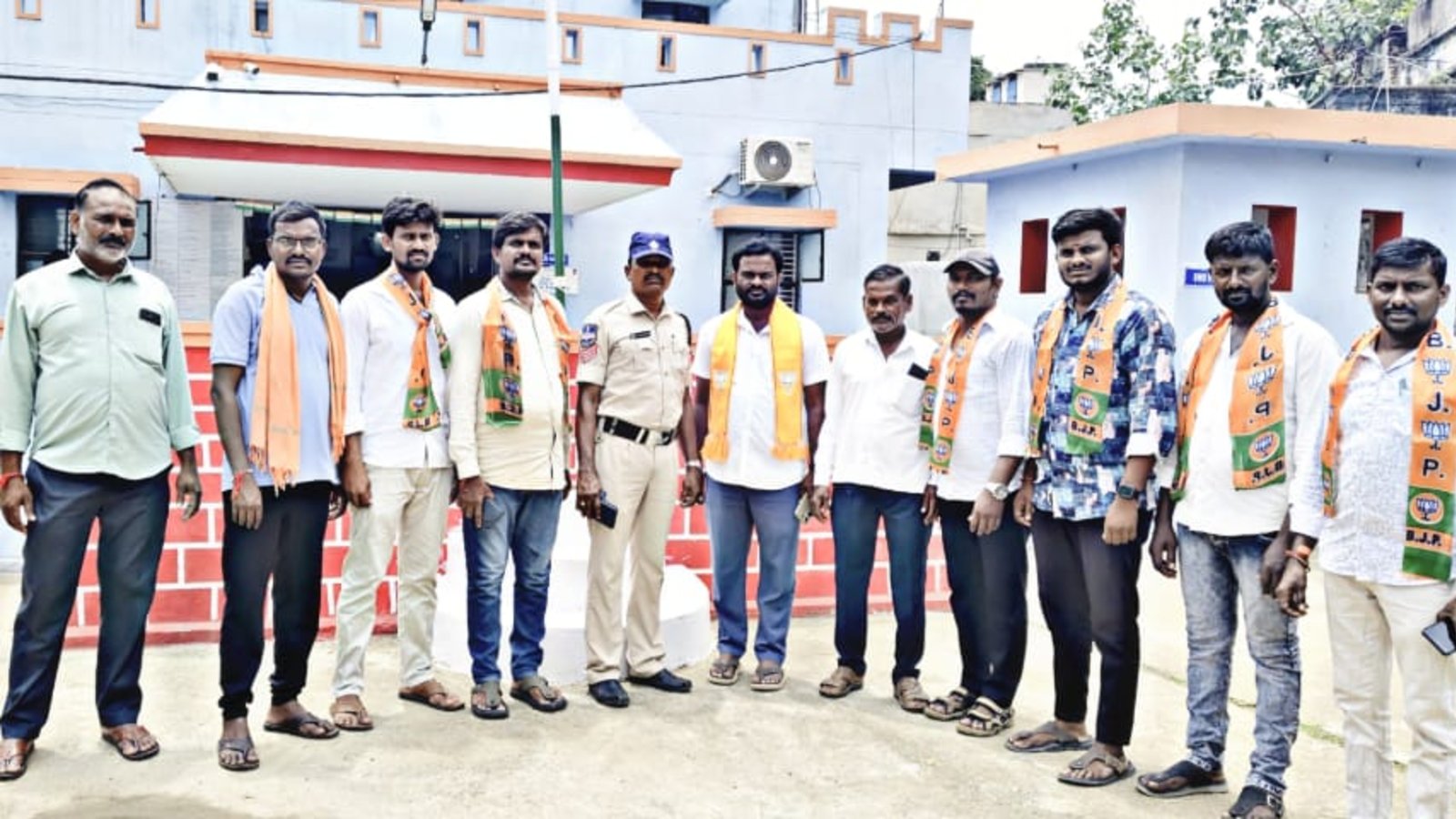 బీజేపీ నాయకుల ముందస్తు అరెస్టులు అప్రజాస్వామికం: బీజేపీ
