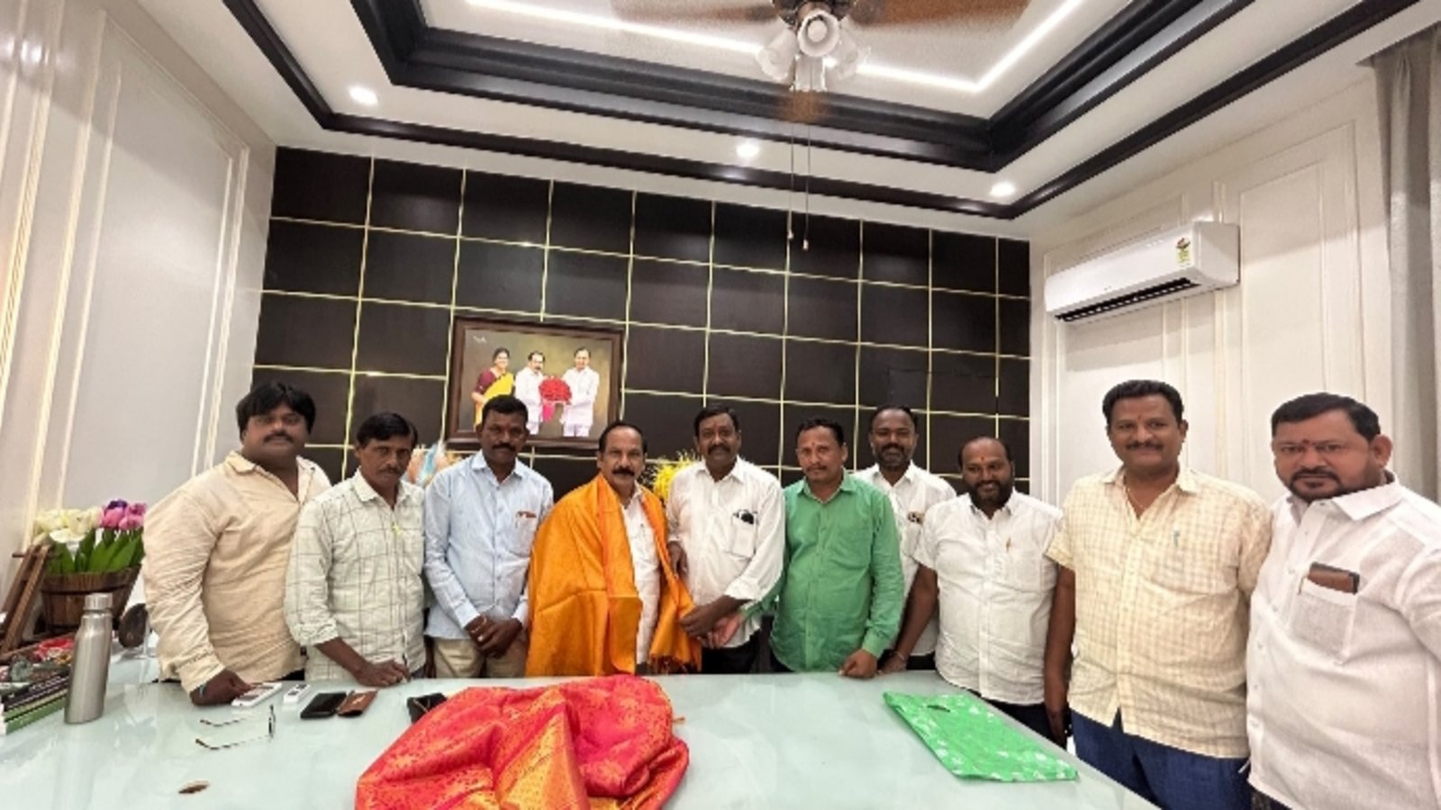 ఎమ్మెల్సీ తక్కెళ్లపల్లి రవీందర్ రావును కలిసిన గౌడ సంఘం నాయకులు