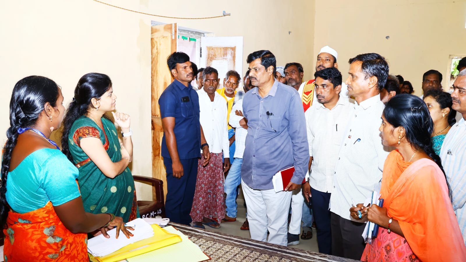 భూరీసర్వేపై కలెక్టర్ కీలక ఆదేశాలు.. పారదర్శకంగా నిర్వహించాలి