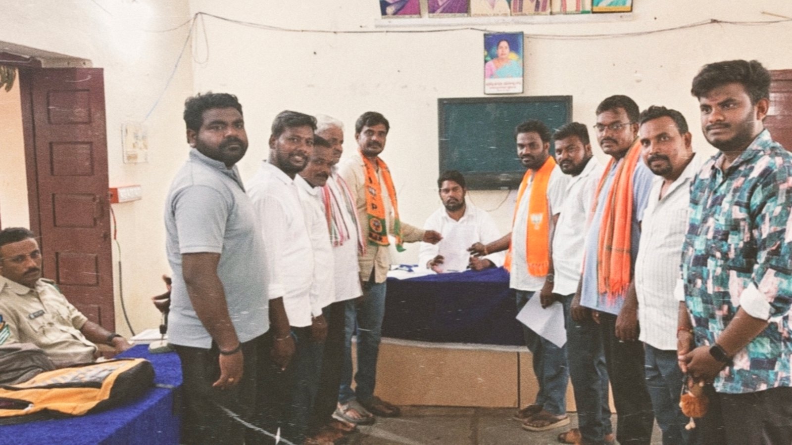 కరెంటు కోతలపై ప్రజావాణిలో బీజేపీ ఫిర్యాదు