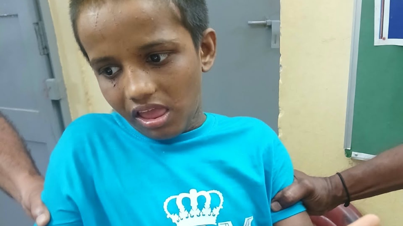 బస్టాండ్లో గుర్తుతెలియని బాలుడు.. పోలీసుల కీలక విజ్ఞప్తి