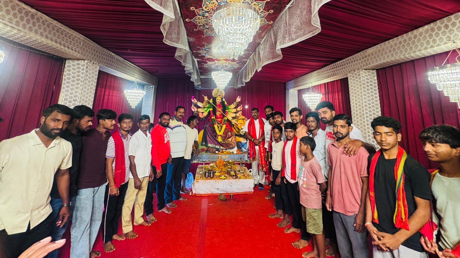 దుర్గమ్మ ఆశీస్సులతో ప్రజలందరూ సుభిక్షంగా ఉండాలి* - బీఆర్ఎస్ రాష్ట్ర నాయకుడు చిమ్ముల గోవర్ధన్ రెడ్డి
