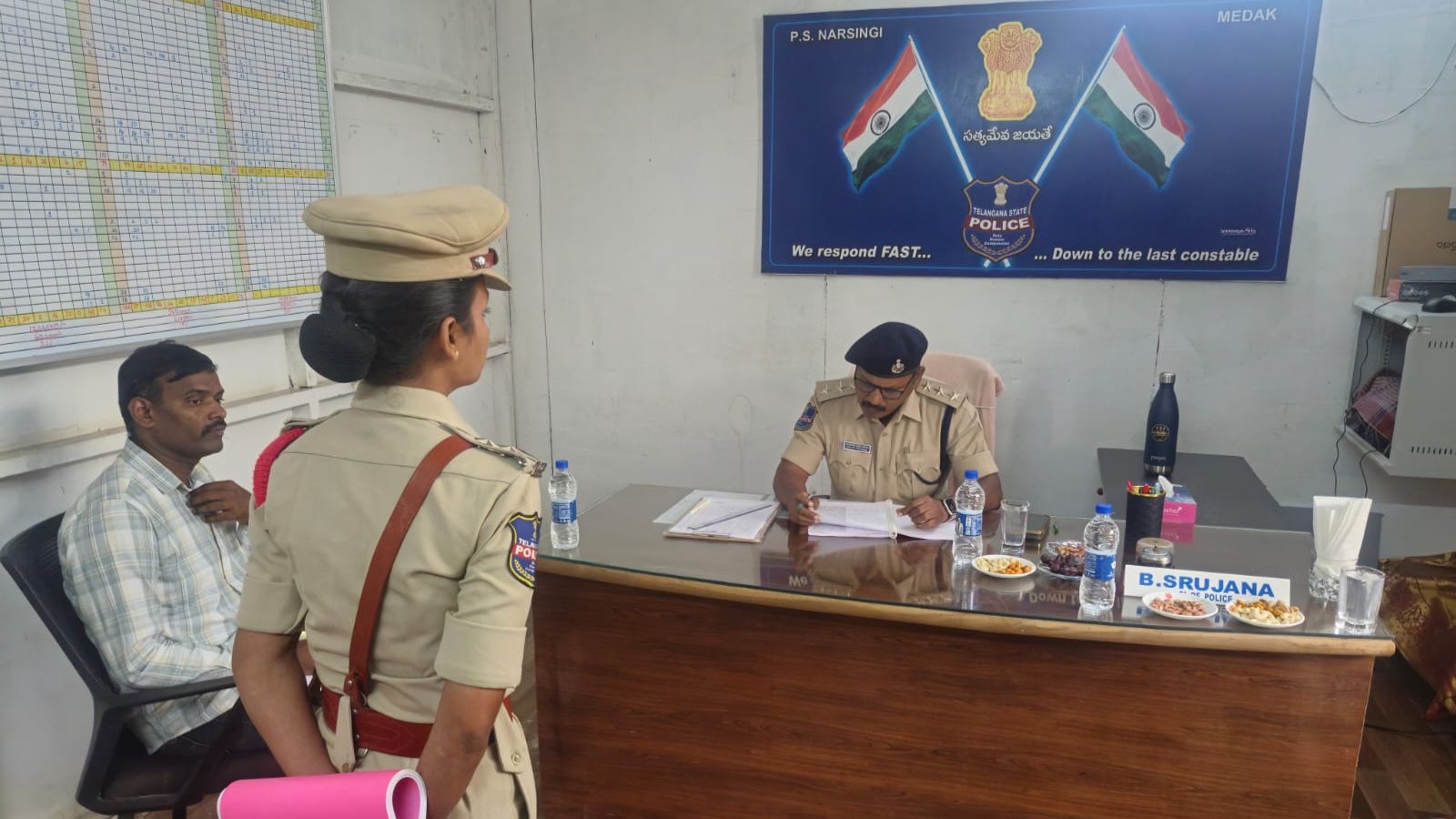 పోలీస్ స్టేషన్ ను తనిఖీ తూప్రాన్ డీఎస్పీ నరేందర్ గౌడ్