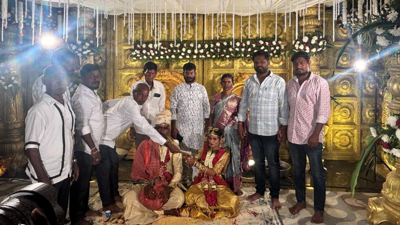 ఆడపడుచు పెళ్లికి ఏజేఆర్ ఫౌండేషన్ కానుక