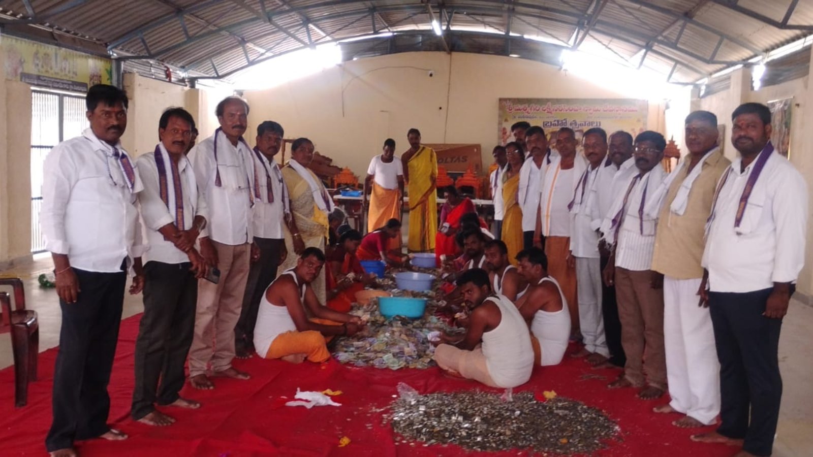 హుండీ ఆదాయం రూ.9.93 లక్షలు మూడు నెలల్లో భక్తుల కానుకలు లెక్కింపు