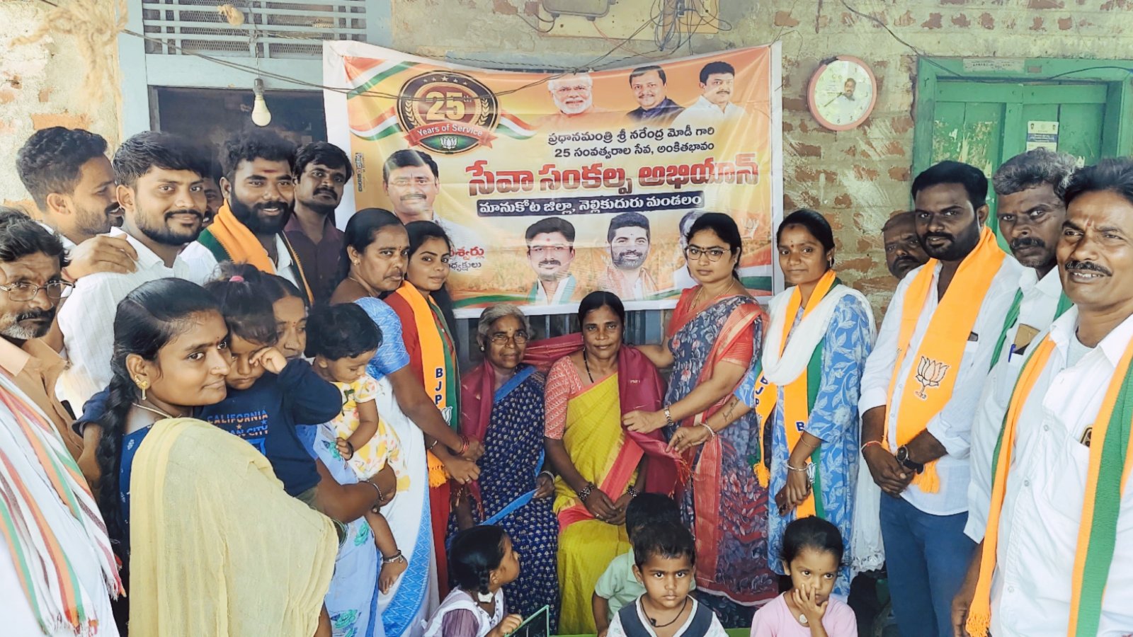 బిజెపి ఆధ్వర్యంలో అంగన్వాడి ఆశాలకు ఘన సన్మానం..