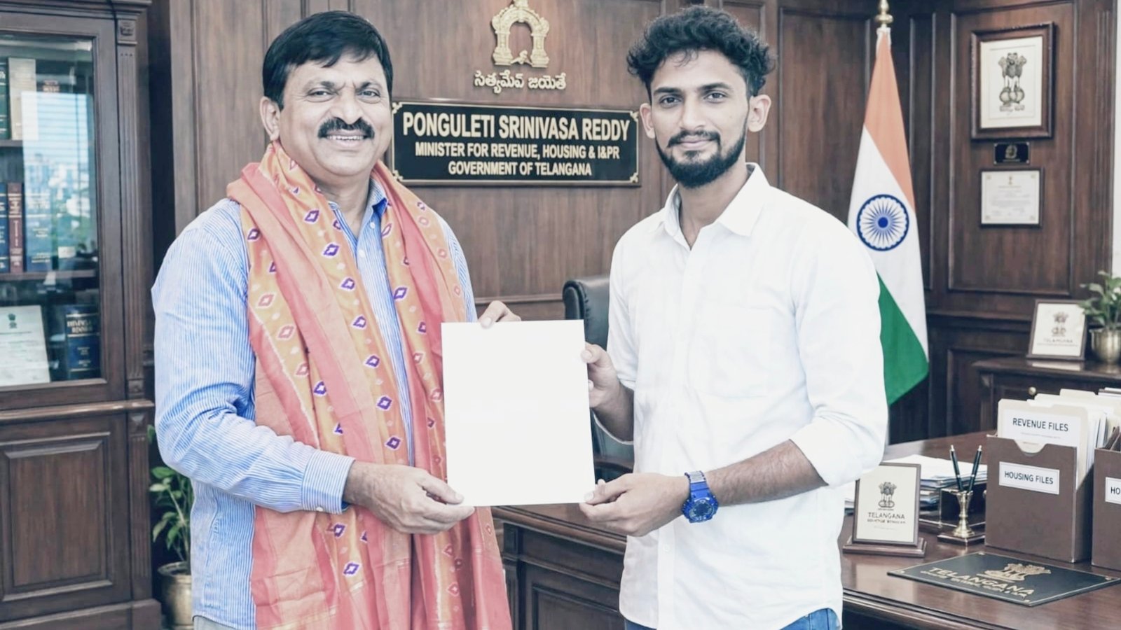 భూపట్టాలివ్వాలని మంత్రి పొంగులేటికి వినతి భారత్ సమాచార్ మహబూబాబాద్ జిల్లా: తమ భూములకు పట్టాలు ఇవ్వాల