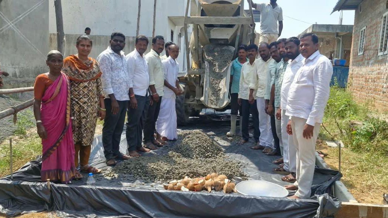 ఝాన్సీలింగాపూర్లో CC రోడ్డు నిర్మాణం ప్రారంభం