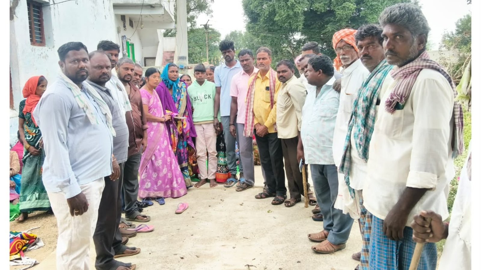 నిరుపేద కుటుంబానికి రూ.25 వేల ఆర్థిక సహాయం