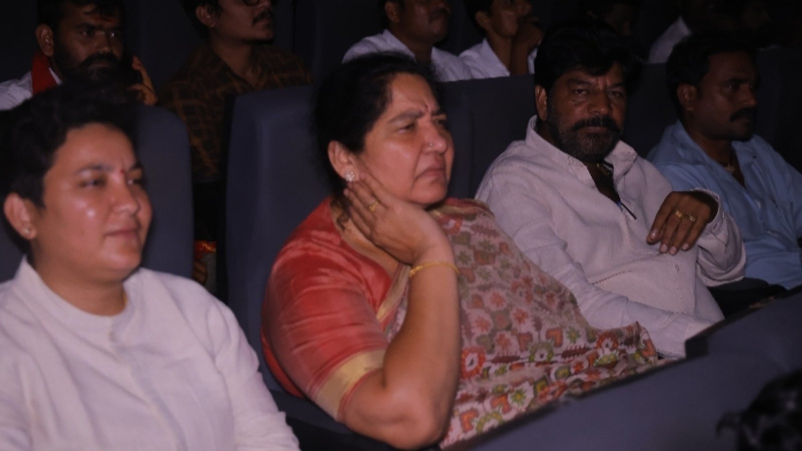 ప్యారడైజ్ చిత్రాన్ని వీక్షించిన సత్యవతి రాథోడ్