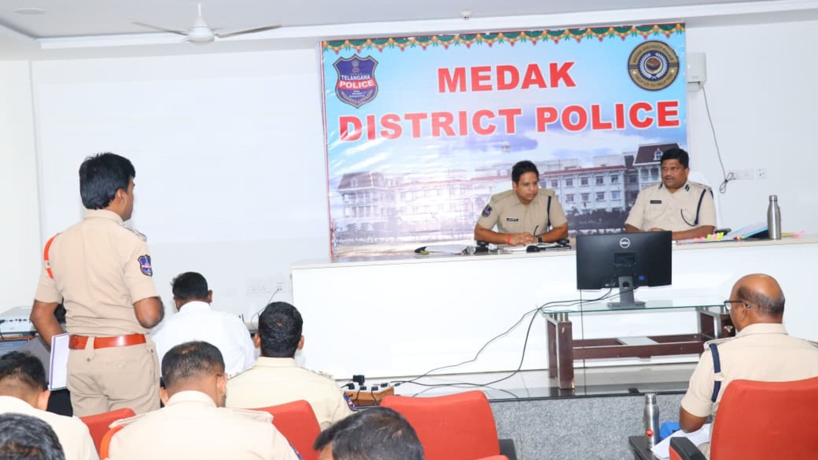 పెండింగ్ కేసులను త్వరగా పరిష్కరించాలి: SP