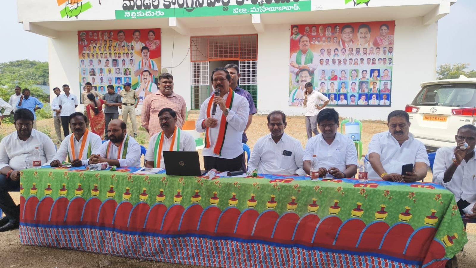 కాంగ్రెస్ విజయం కోసం కృషిచేయాలి: మురళి నాయక్