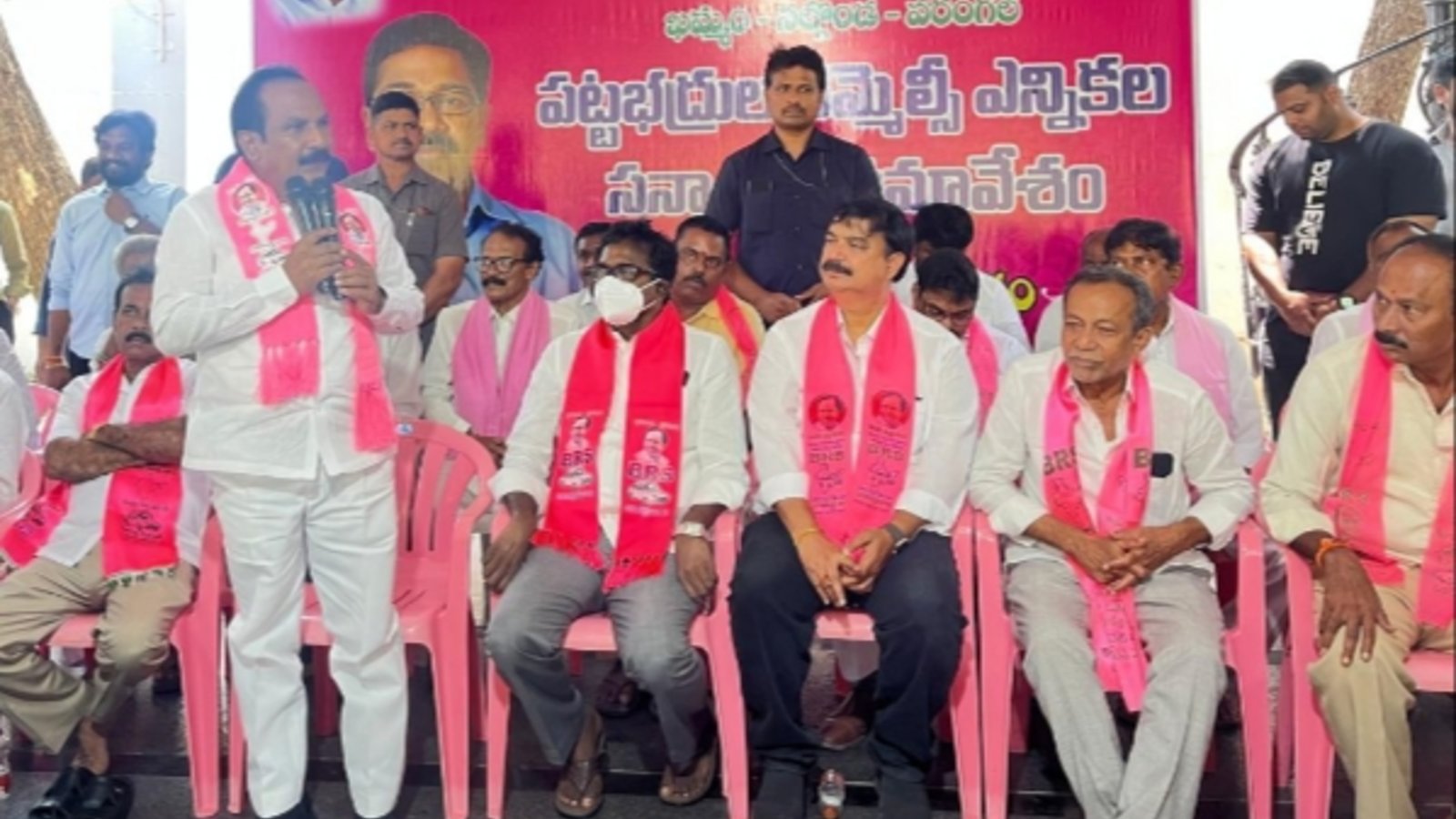 ప్రతి పట్టభద్రుడిని ఓటరుగా నమోదు చేయాలి: తక్కెళ్లపల్లి