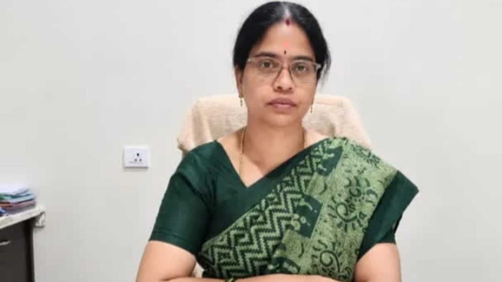 మహబూబాబాద్ జిల్లా ఇంచార్జ్ డీఈవోగా వాసంతి