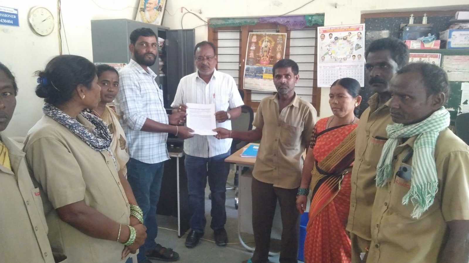 నర్సాపూర్ మున్సిపల్ మేనేజర్ కు సీఐటీయూ ఆధ్వర్యంలో వినతిపత్రం*
