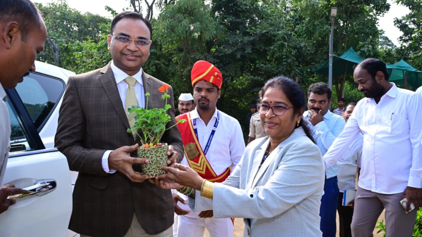 మెదక్ జిల్లా నర్సాపూర్ కి చేరుకున్న తెలంగాణ హైకోర్టు జడ్జి