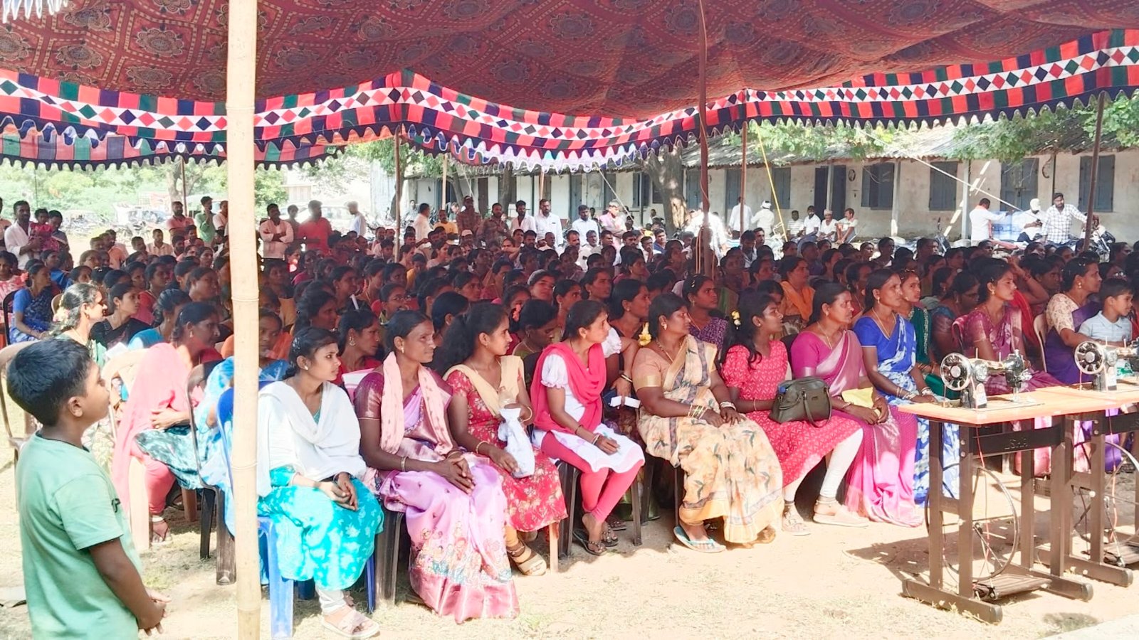 మహిళల ఆర్థికాభివృద్ధి కోసమే కుట్టు మిషన్ల పంపిణీ