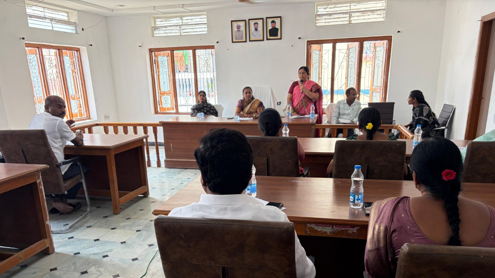 ఇందిరమ్మ ఇళ్ల నిర్మాణాలు వేగవంతం చేయాలి: మున్సిపల్ చైర్‌పర్సన్ గాజవాడ లావణ్య