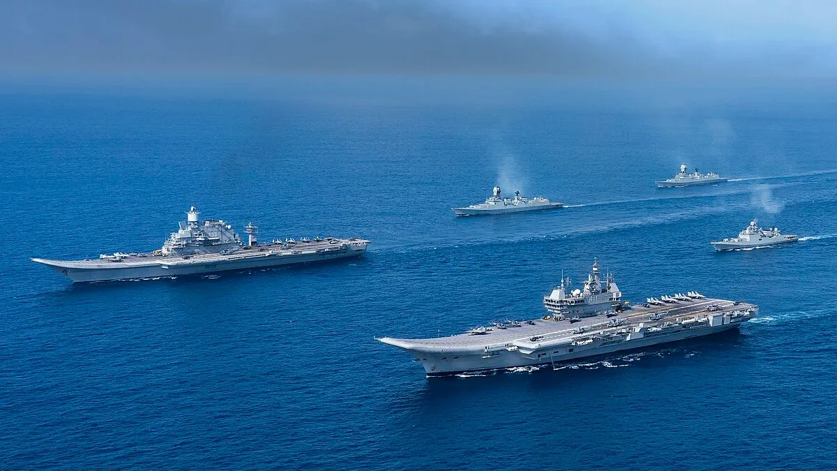 INS_Vikrant_(R11)_and_INS_Vikramaditya_(R33)_with_the_carrier_battle_group