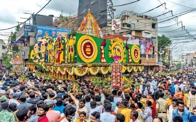 lal-darwaza-bonalu