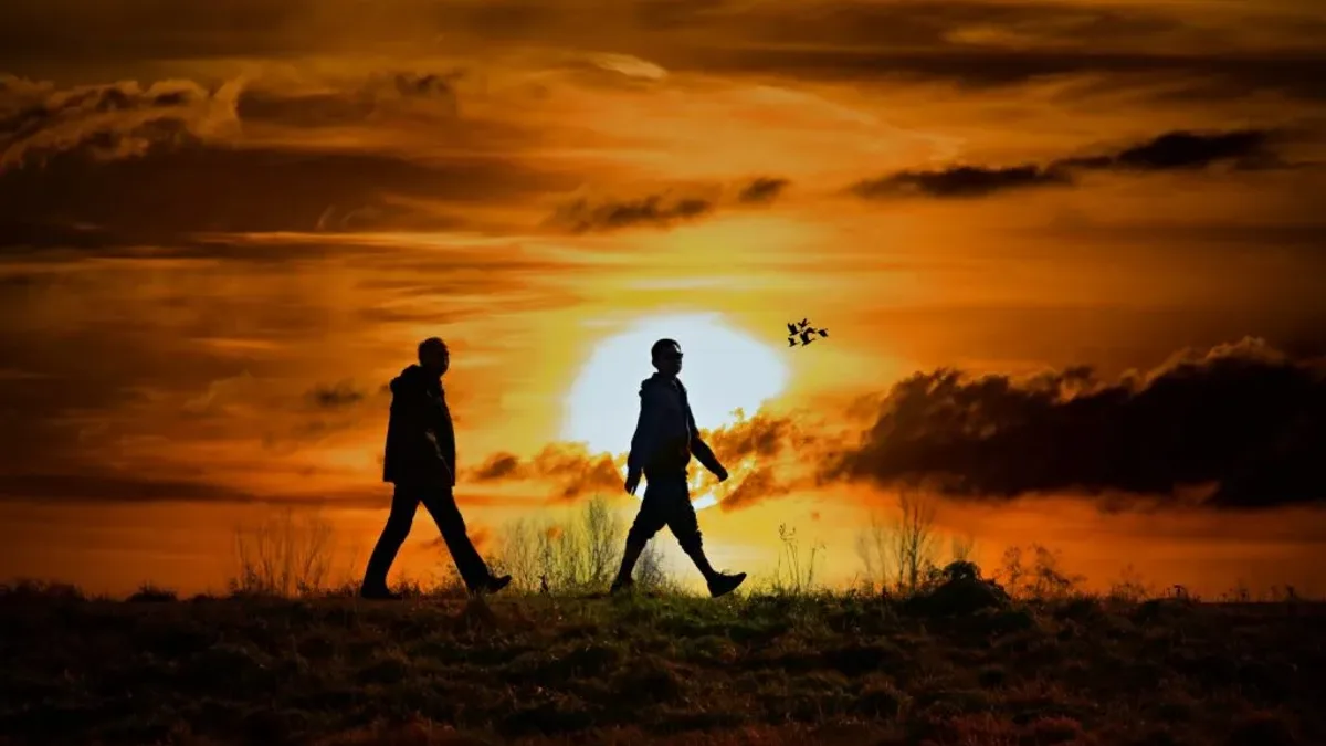 how-can-walking-improve-your-sleep-1024×684