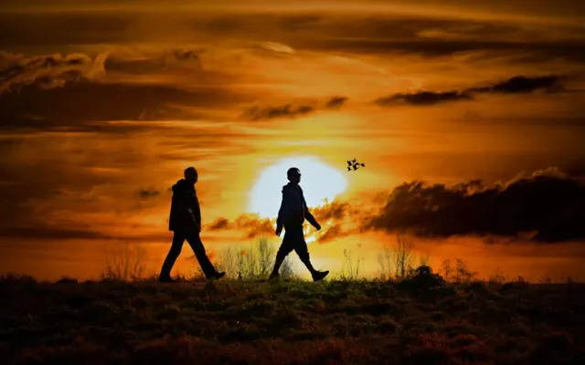 how-can-walking-improve-your-sleep-1024×684